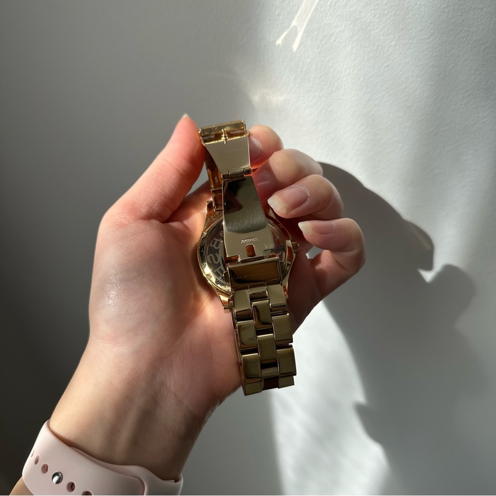 Marc Jacobs Women’s Watch - Picture 2 of 2